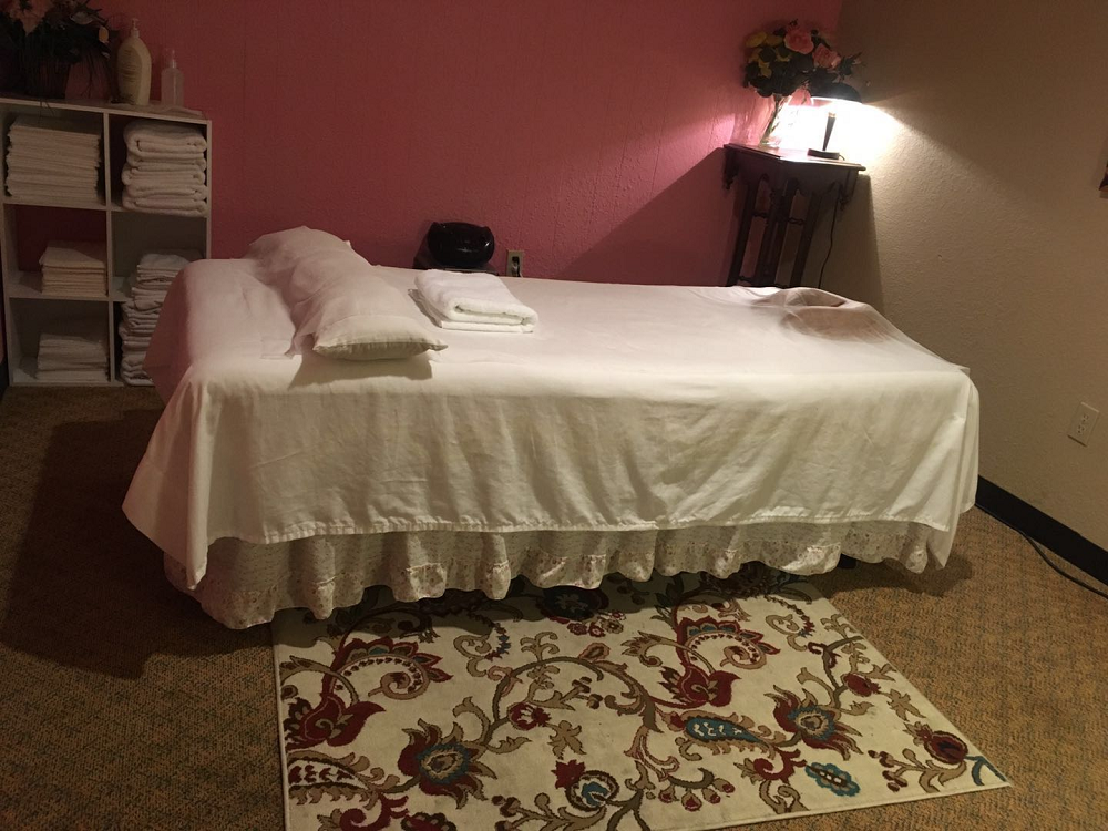 clean private rooms caring asian staff at cherry massage